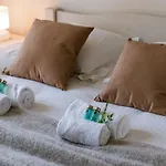 Huswell - A Luminous Apartment Near The Marina