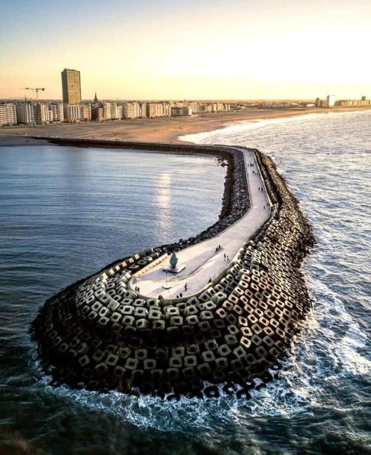 Huswell - A Luminous Near The Marina Ostende